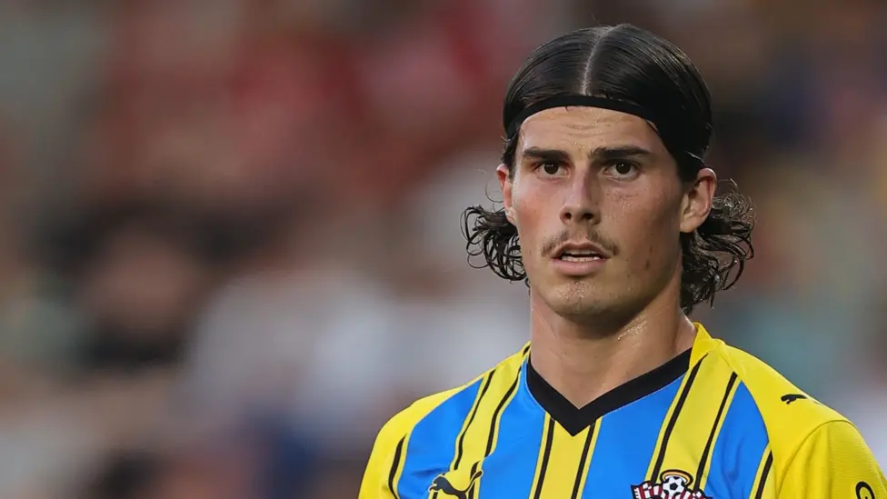 QPR从南安普顿签下后卫爱德华兹